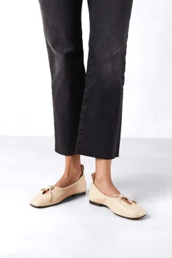 Shoes^Amour Vert Alohas Rosalind Leather Ballet Flat Cream